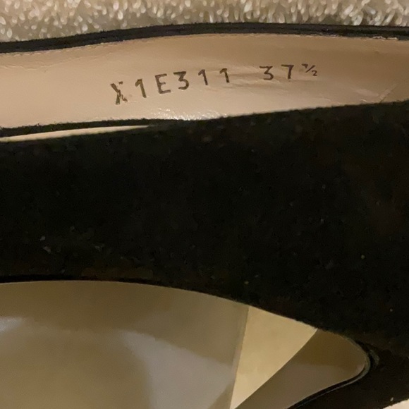 SOLD- Giorgio Armani Décolleté Suede Shoe - Picture 12 of 13